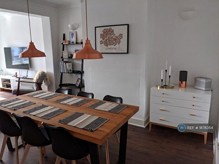 2 Bedroom Maisonette To Rent In North Street, Romford, RM1