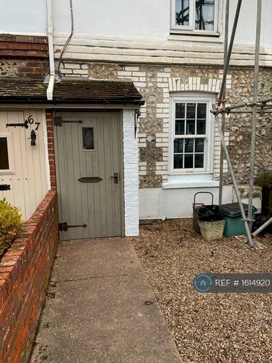 2 Bedroom Terraced House To Rent In Station Road, Marlow, SL7