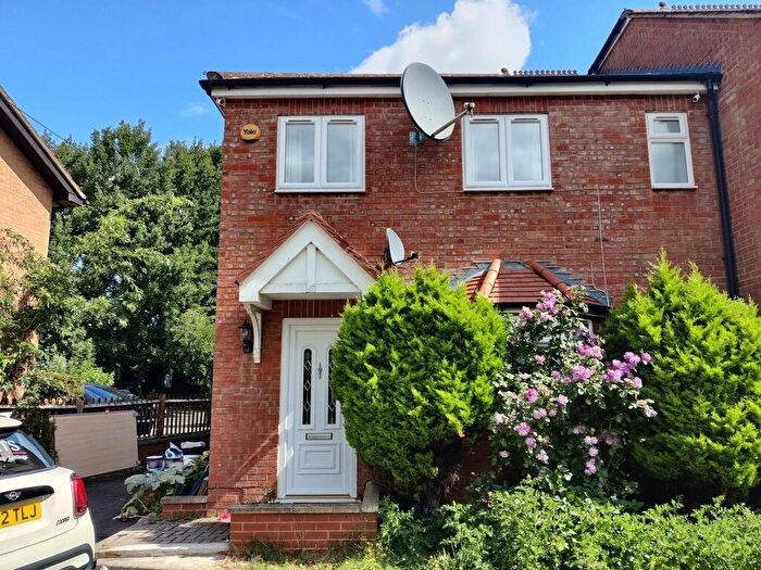 3 Bedroom End Of Terrace House To Rent In Coombe Close, Hatfield, AL10