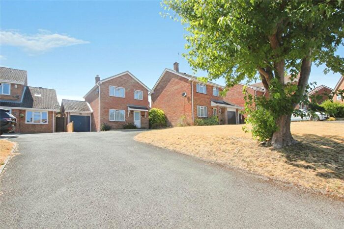 3 Bedroom Detached House For Sale In Prince William Drive, Tilehurst, Reading, RG31