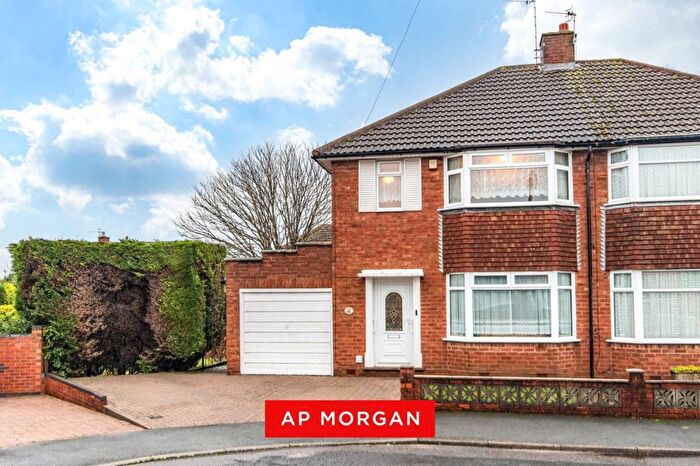 3 Bedroom Semi Detached House For Sale In Cavendish Close, Marlbrook, Bromsgrove, Worcestershire, B60