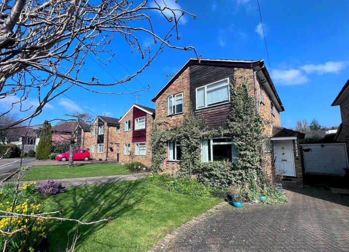 3 Bedroom Detached House To Rent In Grange Close, Chalfont St Peter, SL9