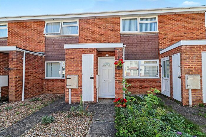 1 Bedroom Maisonette For Sale In Woking, Surrey, GU21