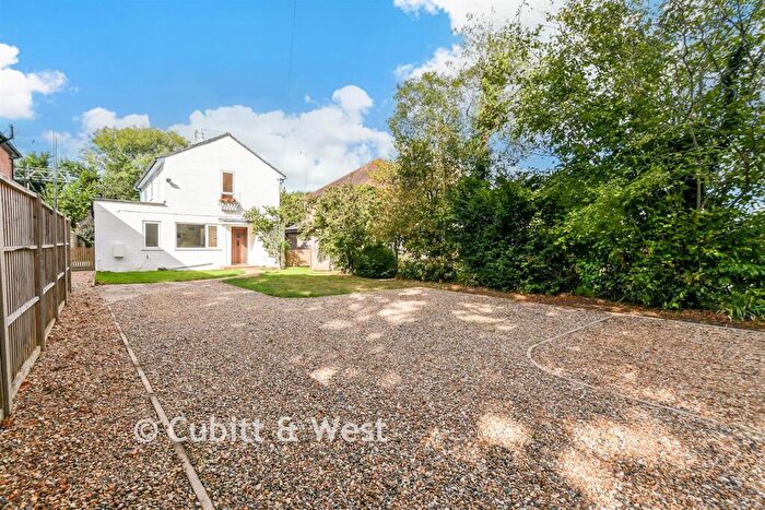 3 Bedroom Detached House For Sale In Vicarage Lane, Horley, Surrey, RH6