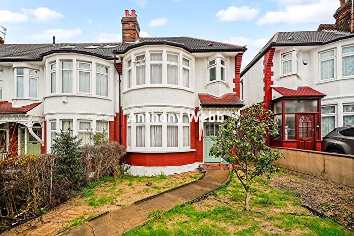 3 Bedroom End Of Terrace House To Rent In Grenoble Gardens, Palmers Green, N13