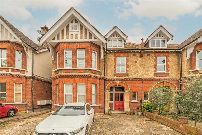 1 Bedroom Flat To Rent In Vicarage Road, Hampton Wick, Kingston Upon Thames, KT1