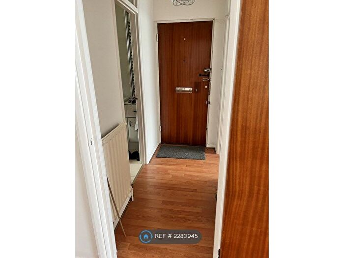 1 Bedroom Flat To Rent In Hedge Lane, London, N13
