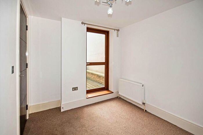 2 Bedroom Flat For Sale In Flat, Oliver Road, London, E10