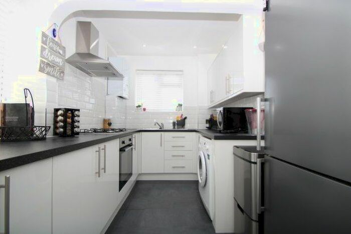 2 Bedroom Flat To Rent In Cheston Avenue, Croydon, CR0