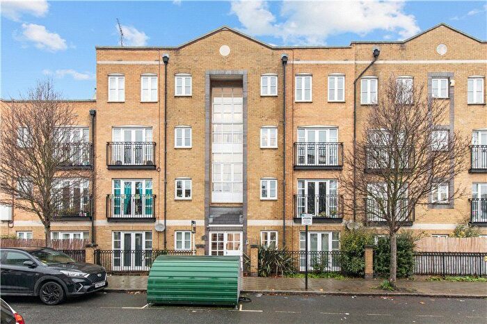 2 Bedroom Flat For Sale In Combermere Road, London, SW9
