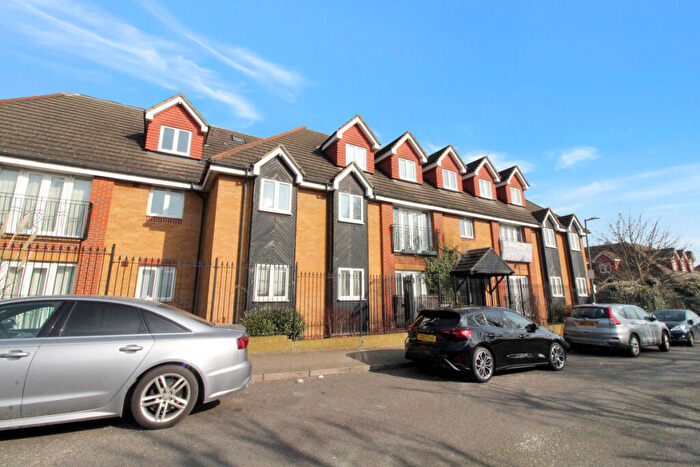 4 Bedroom Penthouse To Rent In Maple Court, Erith, DA8
