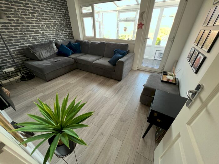 3 Bedroom Detached Bungalow To Rent In Deer Park Avenue, Teignmouth, TQ14