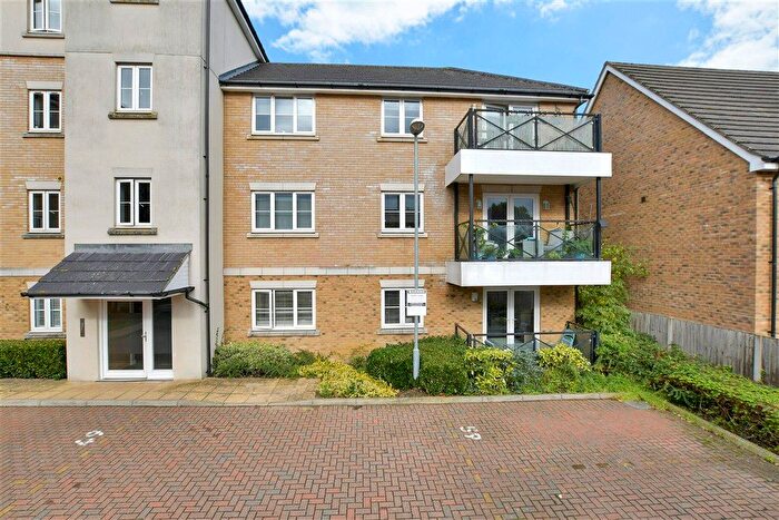 2 Bedroom Flat For Sale In Blenheim Square, Epping, Essex, CM16