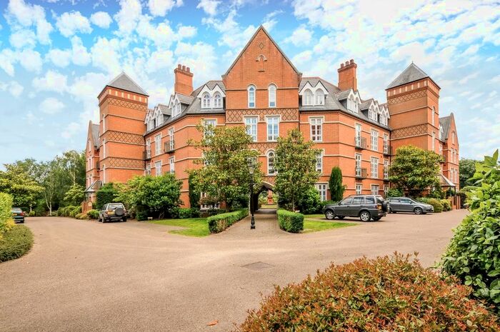 2 Bedroom Flat To Rent In Holloway Drive, Virginia Water, GU25