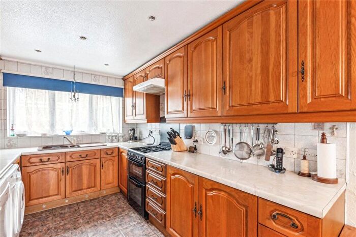 3 Bedroom End Of Terrace House To Rent In Bishopdale, Bracknell, Berkshire, RG12