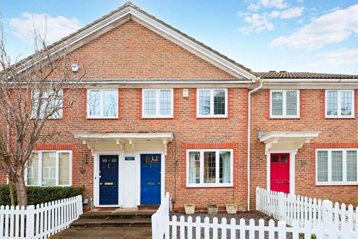 3 Bedroom Terraced House For Sale In Rosslyn Park, Weybridge, KT13