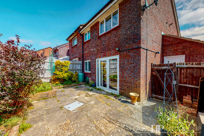 1 Bedroom Terraced House To Rent In Southbrook, Broadfield, RH11