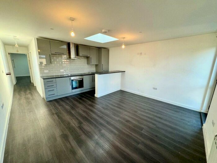 2 Bedroom Flat To Rent In Bargates, Christchurch, Dorset, BH23