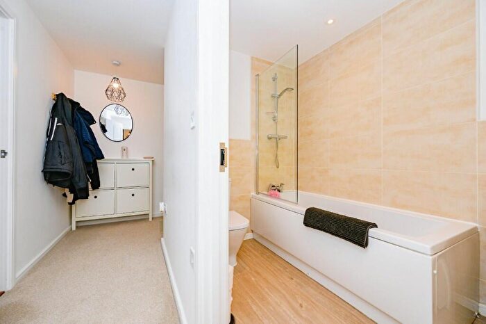 2 Bedroom Flat For Sale In Cornflower Drive, LU5