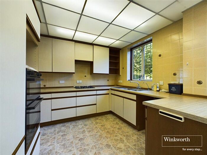4 Bedroom Semi Detached House To Rent In Salmon Street, London, NW9