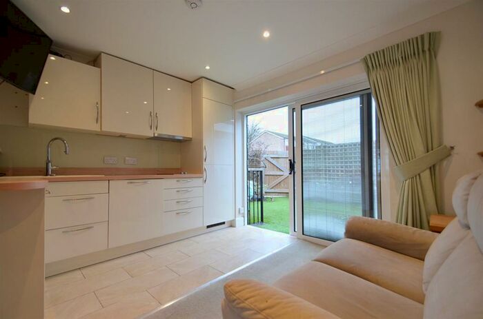 1 Bedroom Flat To Rent In Stowe Crescent, Ruislip, HA4