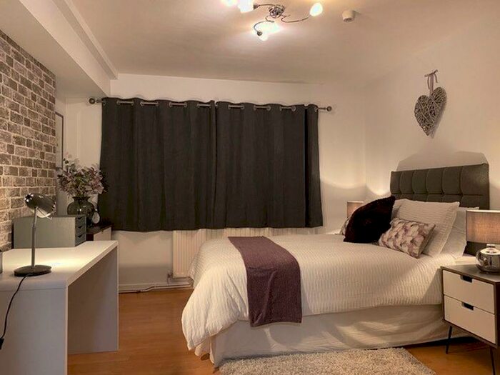 Studio To Rent In Devon Road, Luton, LU2