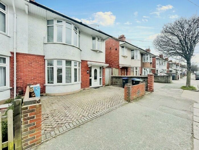 3 Bedroom Semi-Detached House To Rent In King Edward Avenue, Worthing, BN14