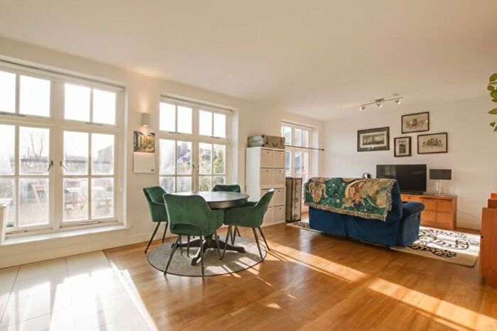 1 Bedroom Apartment For Sale In Clarendon Park Road, Leicester, LE2