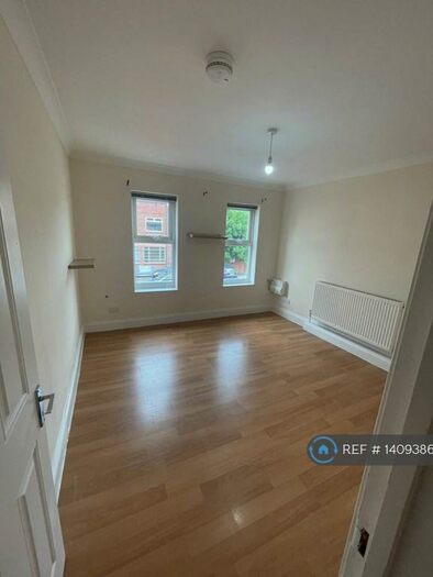 2 Bedroom Flat To Rent In Abercromby Avenue, High Wycombe, HP12