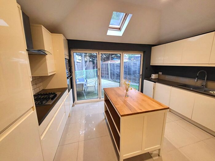 2 Bedroom Detached House To Rent In Studland Road, Hanwell, W7