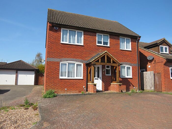 4 Bedroom Detached House For Sale In The Hollies, Wellingborough, NN8