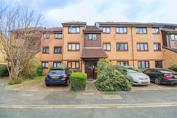 2 Bedroom Apartment For Sale In Redgrave Close, Croydon, Surrey, CR0