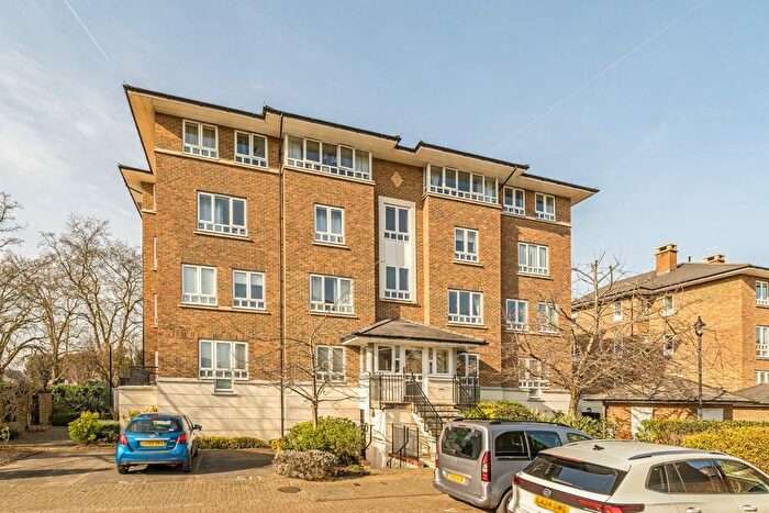 2 Bedroom Flat To Rent In Samuel Gray Gardens, Kingston Upon Thames, KT2