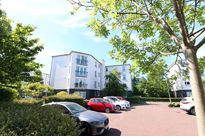 3 Bedroom Flat To Rent In Redshank Avenue, Renfrew, PA4
