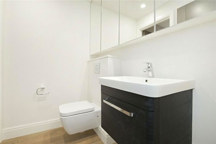 2 Bedroom Apartment To Rent In Lyndhurst Road, London, NW3