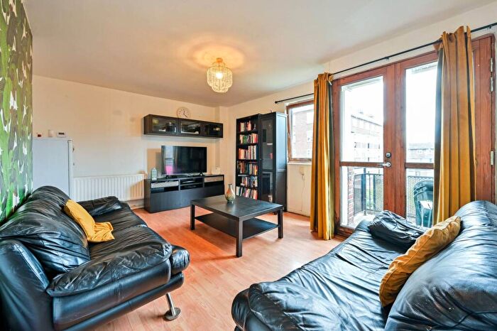 2 Bedroom Flat For Sale In Massinger Street, Elephant And Castle, London, SE17