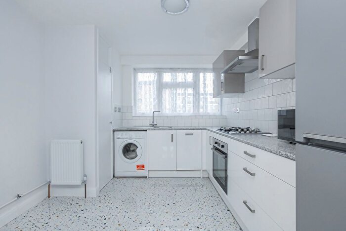 3 Bedroom Flat To Rent In Eden Close, Langley, SL3