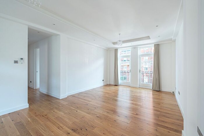 3 Bedroom Flat To Rent In Walpole Street, London, SW3