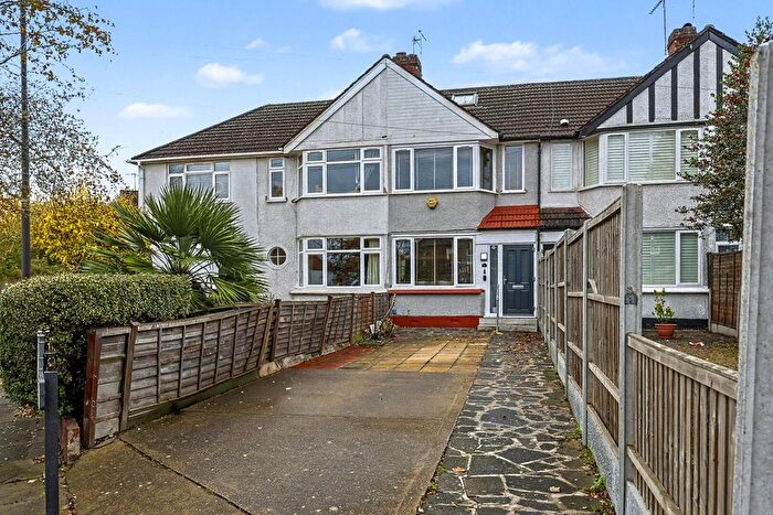 3 Bedroom Property For Sale In Curzon Avenue, Enfield, EN3