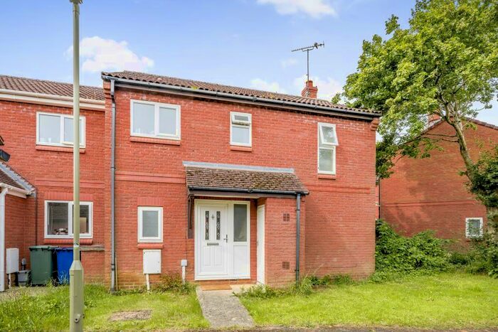 3 Bedroom Semi-Detached House For Sale In Banbury, Oxfordshire, OX16