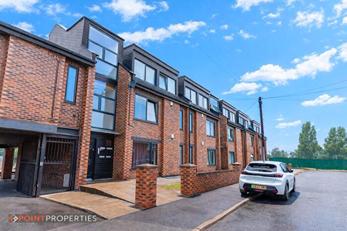 2 Bedroom Flat For Sale In Bedroom Flat, Berwick Street, L6