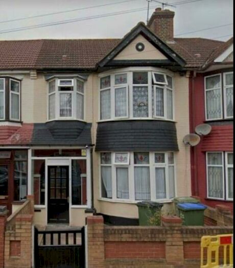 3 Bedroom Terraced House To Rent In Bendmore Avenue, : Bed Rec Bath Unfurn, SE2