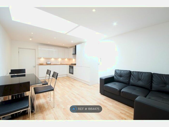 2 Bedroom Flat To Rent In Rosebank Gardens, London, E3