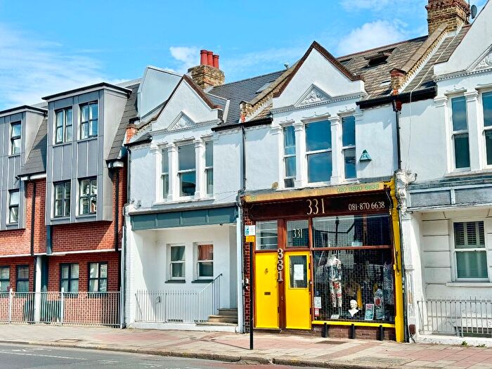 2 Bedroom Maisonette To Rent In Garratt Lane, London, SW18