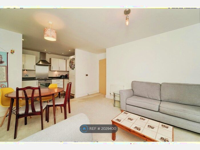 2 Bedroom Flat To Rent In Wraysbury Drive, West Drayton, UB7