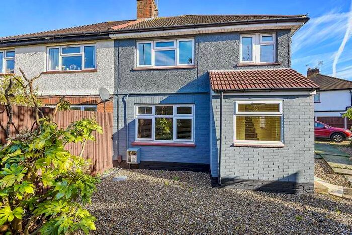 3 Bedroom Semi-Detached House To Rent In Windsor, Berkshire, SL4