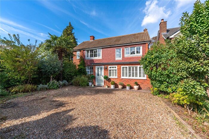 4 Bedroom Detached House For Sale In Minsterley Avenue, Upper Halliford, Shepperton, TW17