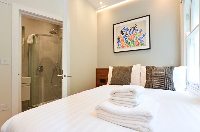 Studio To Rent In Leinster Square, London, W2