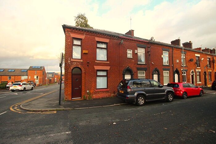 3 Bedroom End Terrace House To Rent In -Bedroom House To Let, Kennedy Street, Oldham, OL8