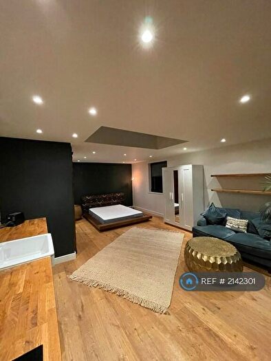 Studio To Rent In North Finchley, London, N12